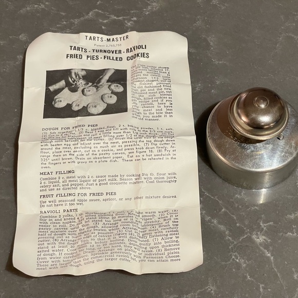 Vintage Tarts Master Cutter for Tarts/Turnover/Ravioli/Pies/Filled Cookies - Picture 1 of 3